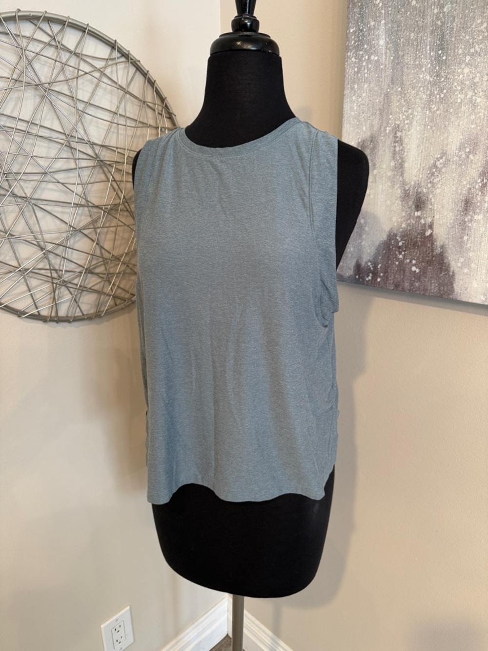 Old Navy Sleeveless Crewneck Tank Top - Size medium